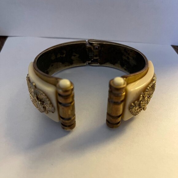 Cabi seahorse cuff bracelet - Picture 2 of 4